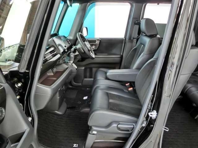 運転するたびに気分が上がる、こだわりのコックピットです♪