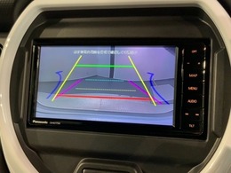 リバースギアに入れるだけで後方の表示へ切り替わります。夜間や雨の日の駐車も楽になりますよ。