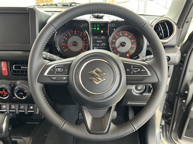 こちらはハンドルの写真です。中古車なので、若干の使用感はありますが、破損、不具合等はありません。ユーザー様から買取した車両を、一台一台チェックして問題のない車両を珪砂しております。ご安心ください。