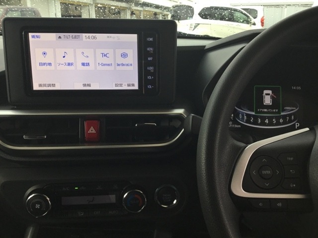 トヨタ純正メモリーナビ搭載。