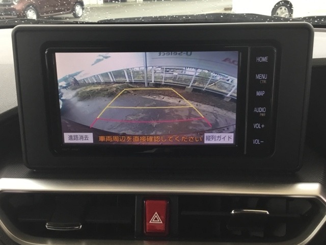 バックモニター付きで、車庫入れやバック時の後方確認をサポート。