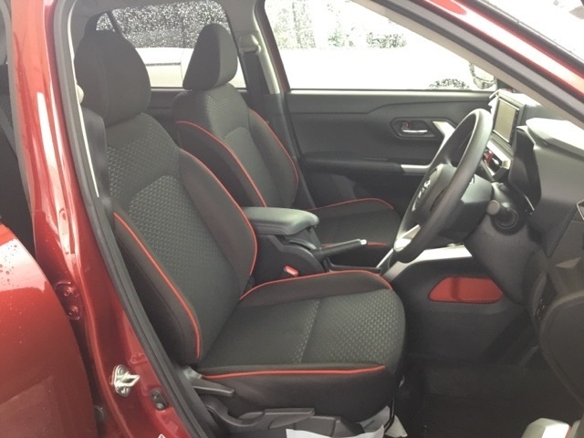 シート表皮は専用のクリーナーできれいにクリーニングしていて清潔です。