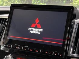 【大画面ナビ】人気の大型ナビを装備。存在感のある大画面はインパクト大！ナビ利用時のマップ表示は見やすく、テレビやDVDは臨場感がアップ！いつものドライブがグッと楽しくなります♪
