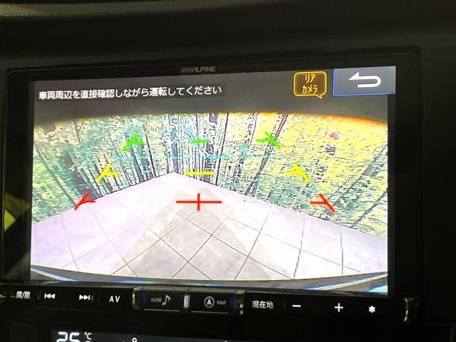 【バックカメラ】駐車時に後方がリアルタイム映像で確認できます。大型商業施設や立体駐車場での駐車時や、夜間のバック時に大活躍！運転スキルに関わらず、今や必須となった装備のひとつです！