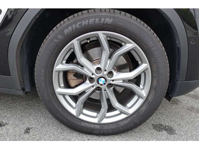 【BMWアロイホイル】軽量かつ強度に拘ったアロイホイル。走行性能ポテンシャルを引き出す設計。