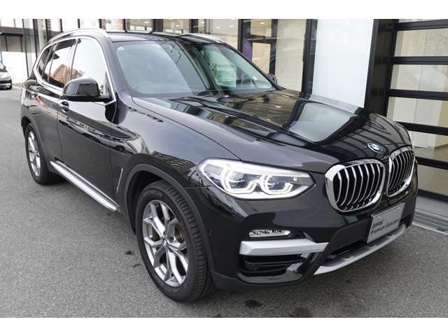 ホイールベースを長くし、直進安定性を確保するとともに、ショートオーバーハングで取り回しのしやすい設計となっております。