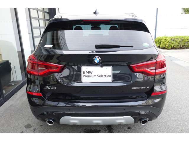 安全面への取り組みとして通常時のブレーキング時には明るく点滅するテールライトが急ブレーキ時には点滅し、さらに停止直前にはハザードランプが点灯するダイナミックブレーキライトを採用しています。