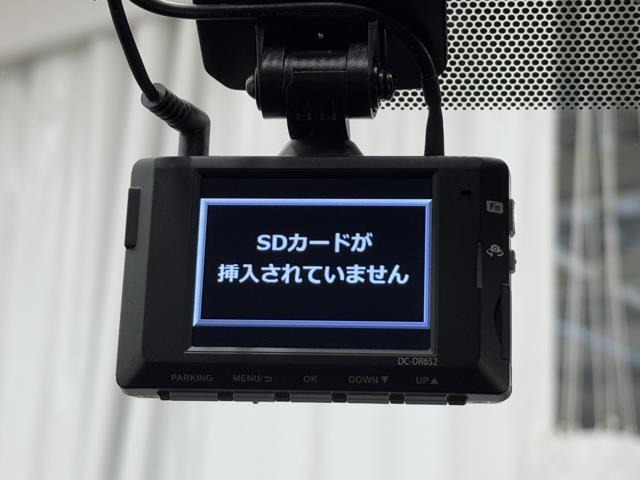 ドライブレコーダー装備してますよ。　思いでの記録や万が一の時の記録にも便利ですね。