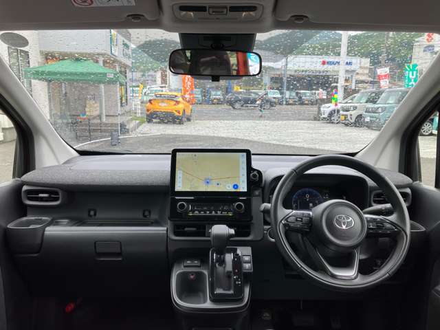 高いホールド性で運転姿勢が安定します。長距離ドライブでも疲れにくいのが魅力です。快適なドライビングライフをお送りください♪