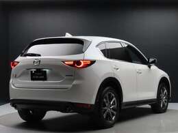 弊社下取りワンオーナーのCX-5が入荷しました。人気のエクスクルーシブモード4WDで、走行距離も年間1万Km未満です。ぜひご覧いただき、ご検討ください。