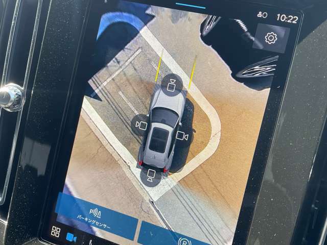 360°アラウンドビューモニター『まるで車を上から見渡しているかの如く車両周辺を映し出し、駐車支援をしてくれる便利な機能です！』
