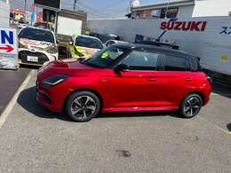 7年ぶりフルモデルチェンジのスイフト！洗練され上質さを感じる見た目、車と一体感を感じる質感の高い空間に嬉しい快適装備もポイント高い内装。目も心も奪わられる一台！新エンジンで低燃費と走る喜びを実感！