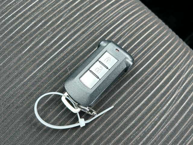 【スマートキー＆プッシュスタートシステム】カバンやポケットに入れたままドアの開閉ができ、ワンタッチで楽々エンジンをかけられます♪