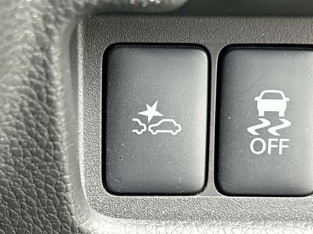 【衝突軽減装置】走行中に前方の車両等を認識し、衝突しそうな時は警報とブレーキで衝突回避と被害軽減をアシスト。より安全にドライブをお楽しみいただけます。