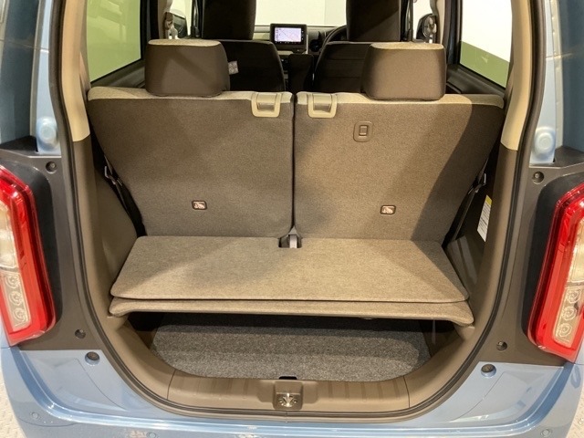 2段に分かれた荷室です。用途に応じて分けて積載できます。