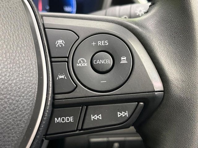 【レーダークルーズコントロール】高速道路での長距離走行が楽に！！自動で速度を保つクルーズコントロールが、衝突軽減システムと連携し、前方の車両を感知して車間を保つように速度調節してくれます！！