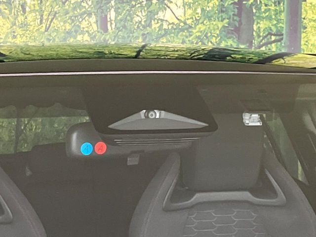 【トヨタセーフティセンス】走行中に前方の車両等を認識し、衝突しそうな時は警報とブレーキで衝突回避と被害軽減をアシスト。より安全にドライブをお楽しみいただけます。