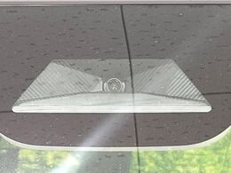 【ホンダセンシング】走行中に前方の車両等を認識し、衝突しそうな時は警報とブレーキで衝突回避と被害軽減をアシスト。より安全にドライブをお楽しみいただけます。