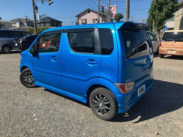 板金塗装も格安で承ります。外装が気になる方は別途見積りいたします。詳しくは来店時ご確認ください☆カスタム・追加メンテ・タイヤ組換・自動車保険などもお気軽にご相談ください。