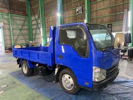 外装は車が車ですので多少の傷はございます。ぜひ一度確認も含め見に来ていただけますと幸いです。