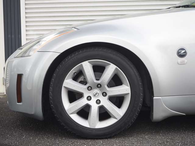 純正17インチアルミホイール　タイヤはYOKOHAMA ADVAN sport フロント225/50ZR17 リア235/50ZR17