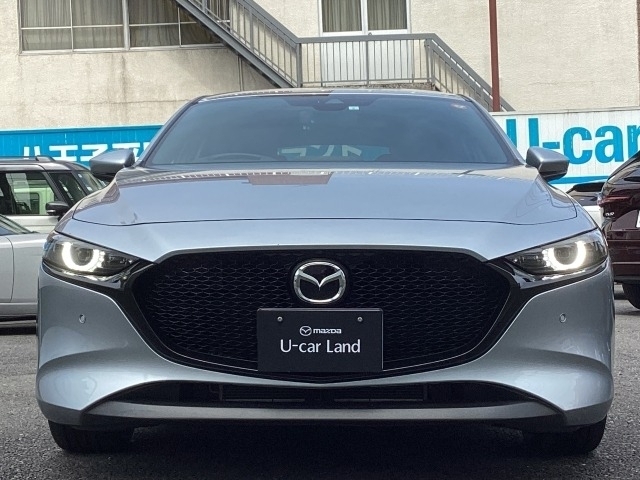 本革シート仕様のMAZDA3ファストバックが入庫しました！