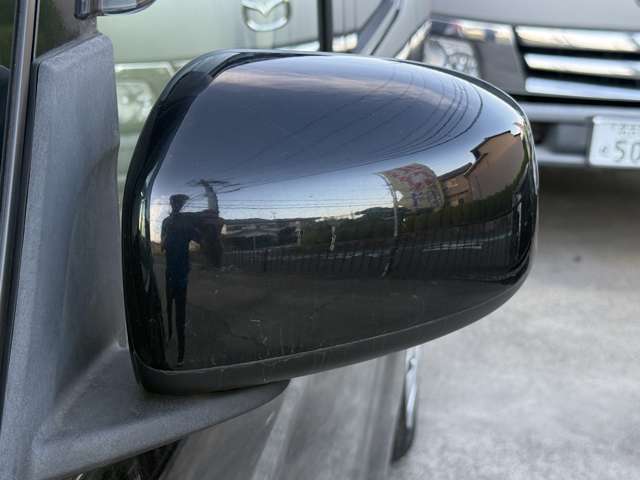 電動格納ミラーなので開封もスイッチ一つです！