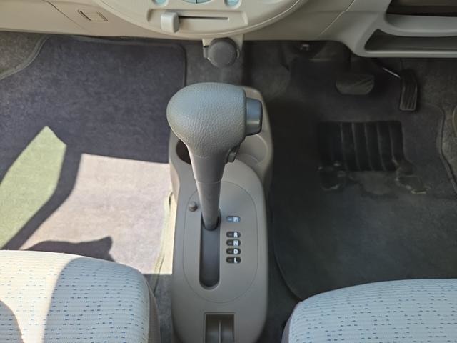 ラクラク☆操作しやすいフロアシフトです。小回りも効き運転しやすい1台です☆