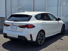 この度は弊社認定中古車をご覧いただき誠にありがとうございます。弊社はBMW 正規ディーラーですので遠方のお客様も安心してご購入下さい。ご不明な点がございましたらお気軽にお申し付けください。
