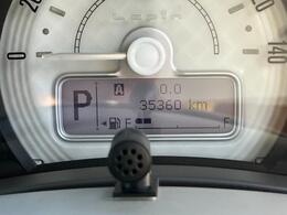 メーターパネル内の液晶ディスプレイはシフトレバー位置や燃料残量計、走行距離、警告などを表示！