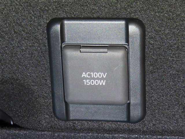 トランクルーム内にも、AC100V/1500Wコンセントを装備しております。