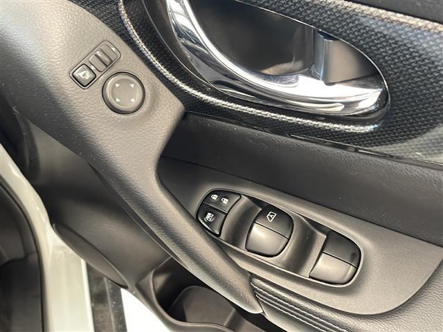 気になる車はすぐにお問い合わせください！画面右側の0066から始まる無料ダイヤルからお問い合わせ下さい！専門スタッフがお車のご質問にお答えいたします！