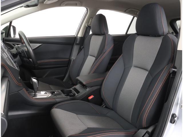 長時間の運転も疲れにくいフロントシート！体をしっかり支えてくれて運転がしやすい形状です！