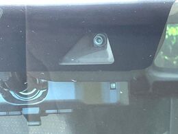 【インテリジェントエマージェンシーブレーキ】フロントカメラで前方の車両や歩行者を検知。衝突しそうな時は衝突被害軽減ブレーキが作動、衝突回避をサポート。より安全にドライブをお楽しみいただけます。