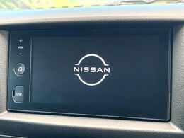 【純正ナビ】人気の純正ナビを装備しております。ナビの使いやすさはもちろん、オーディオ機能も充実！キャンプや旅行はもちろん、通勤や買い物など普段のドライブも楽しくなるはず♪