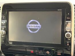 【純正ナビ】人気の純正ナビを装備しております。ナビの使いやすさはもちろん、オーディオ機能も充実！キャンプや旅行はもちろん、通勤や買い物など普段のドライブも楽しくなるはず♪