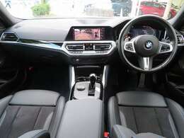 ◆インスツルメントパネルやインテリアトリムなどは、調和しなが洗練された室内を作り上げ、スイッチ類によって、優れた操作性をも実現。ドライバーの視線や動線を考え、人間工学に基づきデザインされています◆