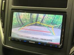 【バックカメラ】駐車時に後方がリアルタイム映像で確認できます。大型商業施設や立体駐車場での駐車時や、夜間のバック時に大活躍！運転スキルに関わらず、今や必須となった装備のひとつです！