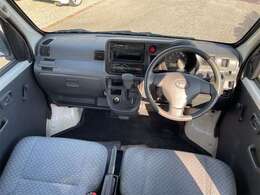 ステアリング☆ダッシュ回り綺麗です☆シートも綺麗です破れなど無く嫌無いです