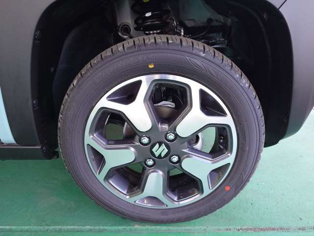 ■親切・丁寧な接客をお約束■　初めてお車のご購入を検討されている方や、お車についてあまり詳しくない方にも分かりやすい接客を心掛けております。女性営業スタッフも在籍！購入に不安がある女性の方もぜひ♪