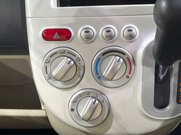 寒い冬も暑い夏も全席に快適な空調を届けてくれる、ダイヤル式エアコンを装備♪