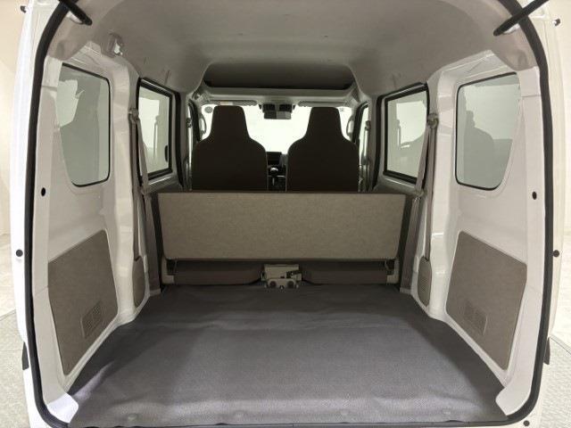 ご来店可能な方はぜひ実際に見てみることをオススメいたします！！他の車種との比較が簡単♪ご来店のご予約も大歓迎！！ぜひお問い合わせください！！