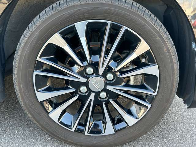 【タイヤ・ホイール】足回りもかっこよく決まってます！社外のアルミやスタッドレスタイヤも取り扱いございます！！ドレスアップもカスタマイズもお任せください！！