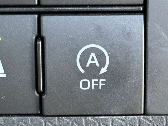 【アイドリングストップ】信号待ちや一時停止時に、エンジンのアイドリングを自動的にストップして、燃費の向上に貢献します！