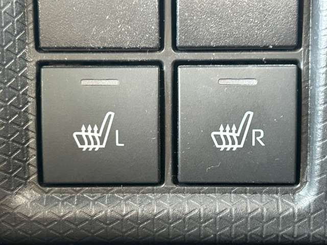 【シートヒーター】シートを温めてくれる暖房機器です！長時間座っていると負担が掛かりやすい背中や腰、または冬場などの寒い日に冷えやすい脚部に快適なぬくもりを伝えます。