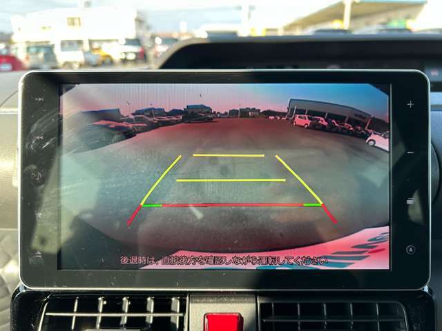 【バックモニター】後ろのカメラの映像をモニターに映し出すことができます！後方の見えない死角や、障害物との距離感をしっかり確認することができます！駐車が苦手な方におすすめです。
