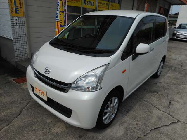 14インチアルミホイール付きでカッコイイし、内外装ともとても綺麗な車ですよ。