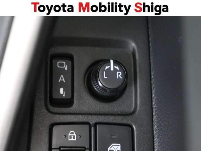 ドアの施錠・解錠と連動してドアミラーが開閉します。鍵の閉め忘れの確認にとても便利です♪
