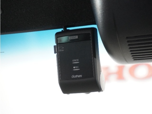 ◆ドライブレコーダー◆映像・音声などを記録する自動車用の装置です。　もしもの事故の際の記録はもちろん、旅行の際の思い出としてドライブの映像を楽しむことができます。