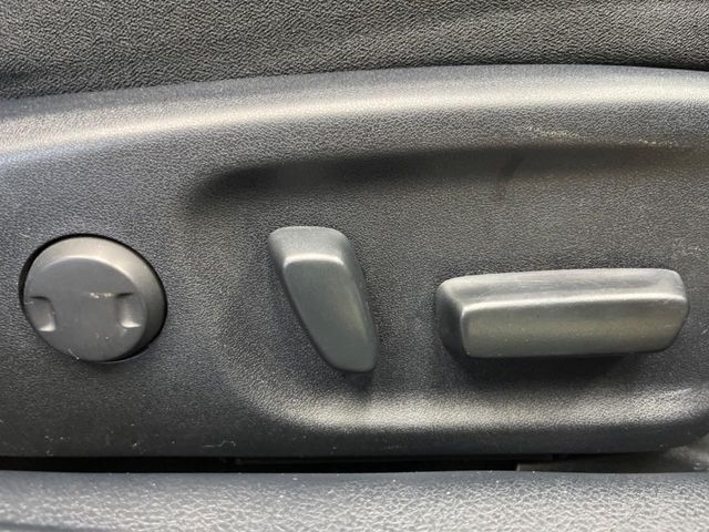 【パワーシート】スイッチ一つで簡単にシートの微調整が可能！電動だから力もいりません！快適なシートポジションにセットして、快適なドライブをお楽しみください。